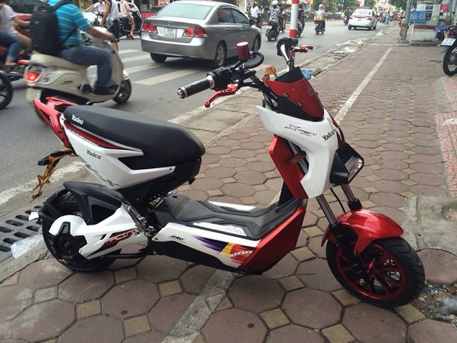 xe máy điện Xmen Yadea sport màu đỏ
